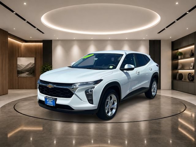 Certified 2024 Chevrolet Trax LS w/ LS Convenience Package FWD image 2