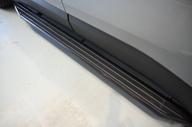 Used 2023 Chevrolet Traverse LT FWD image 29