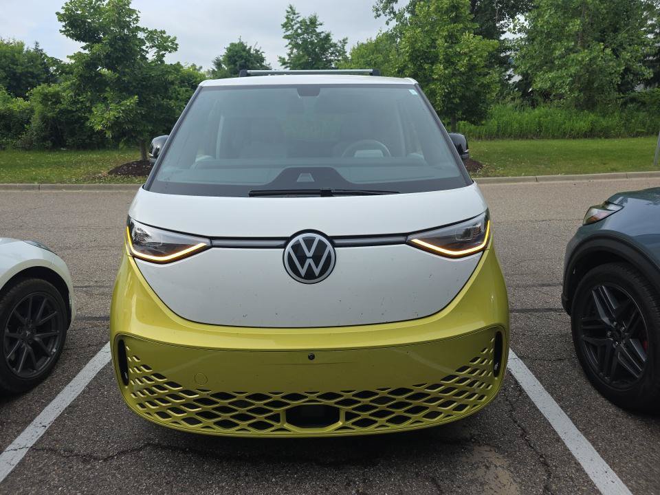Certified 2025 Volkswagen ID. Buzz 1st Edition RWD image 4
