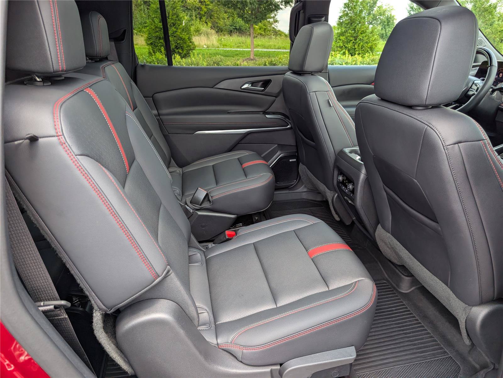 Used 2024 Chevrolet Traverse RS w/ LPO, Floor Liner Package AWD/4WD image 12