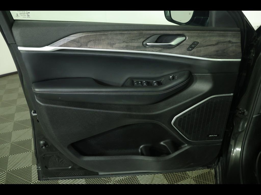 Used 2022 Jeep Grand Cherokee L Limited image 24