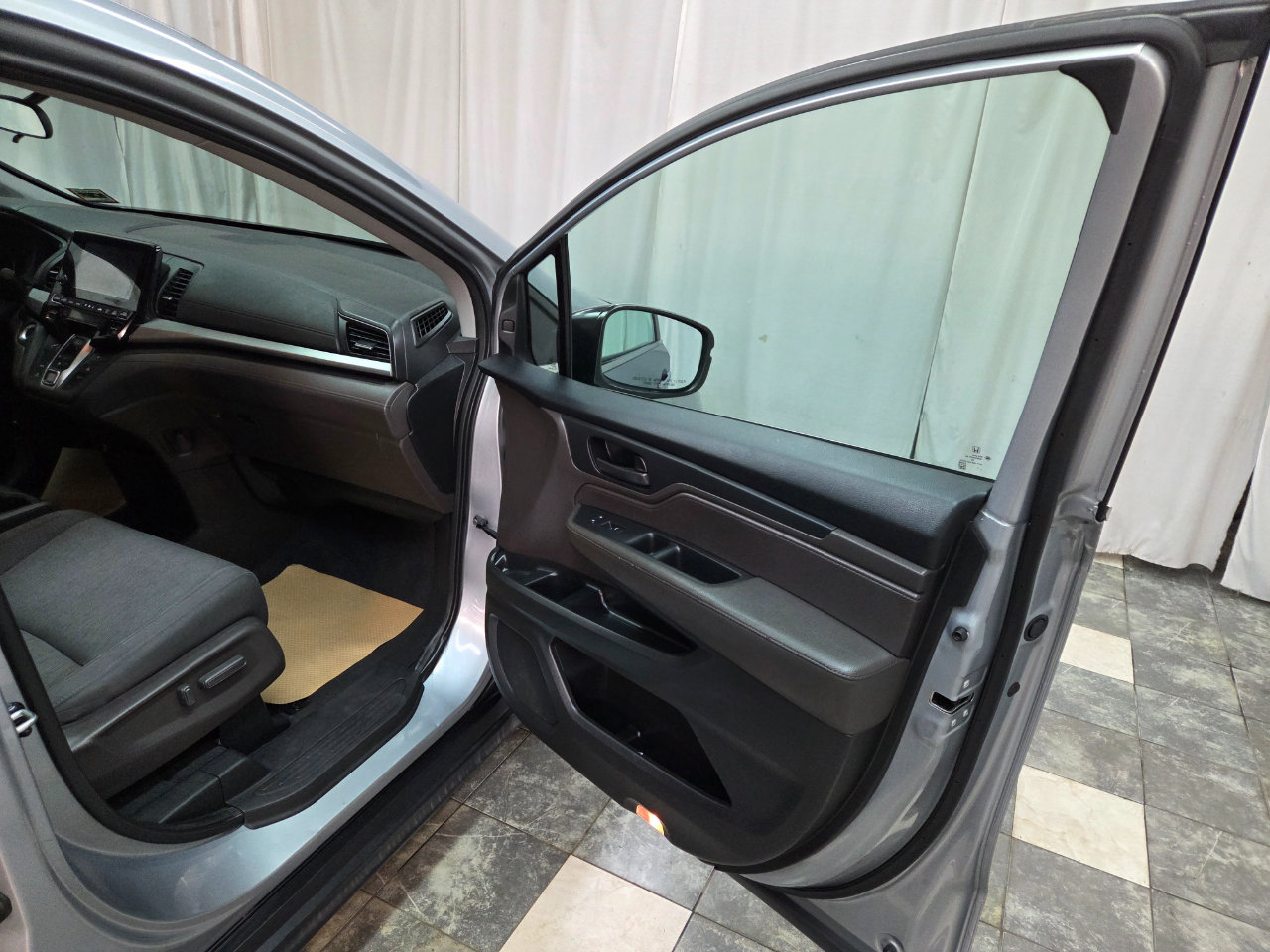 Used 2018 Honda Odyssey EX image 9