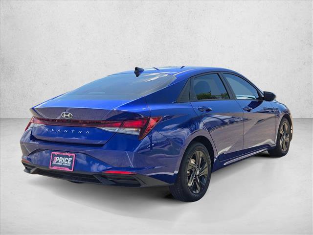 Used 2023 Hyundai Elantra SEL w/ Preferred Accessory Package FWD image 5