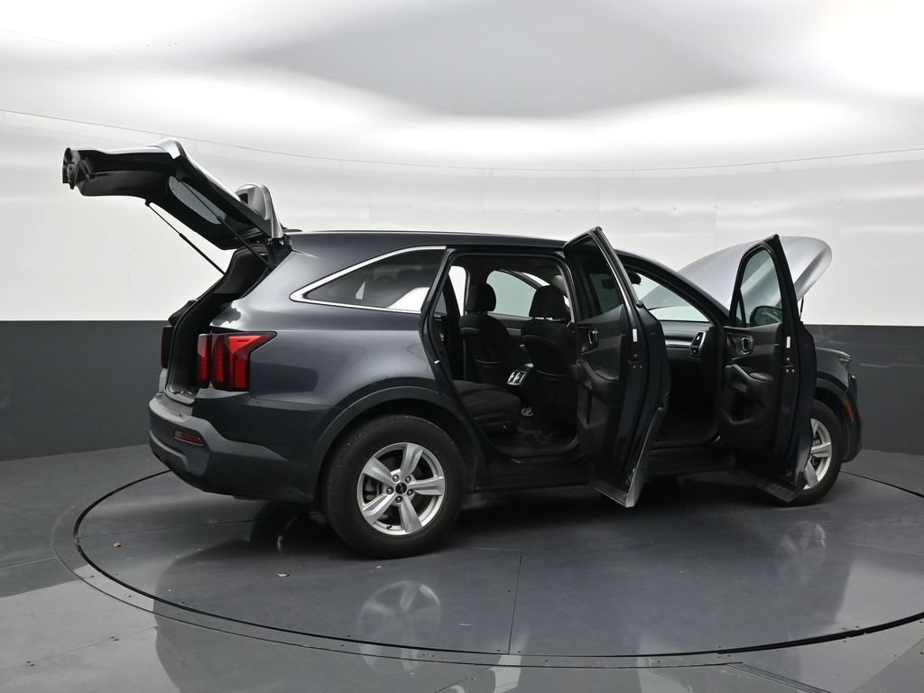 Used 2023 Kia Sorento LX FWD image 28