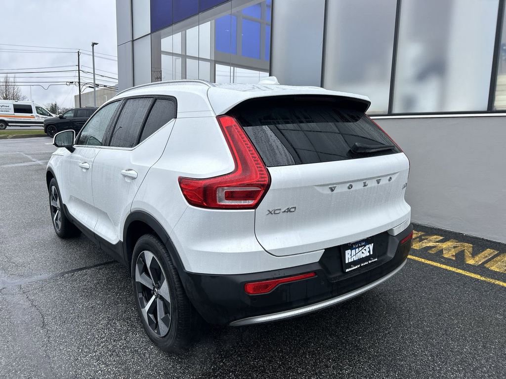 Certified 2023 Volvo XC40 B5 Plus w/ Climate Package image 6