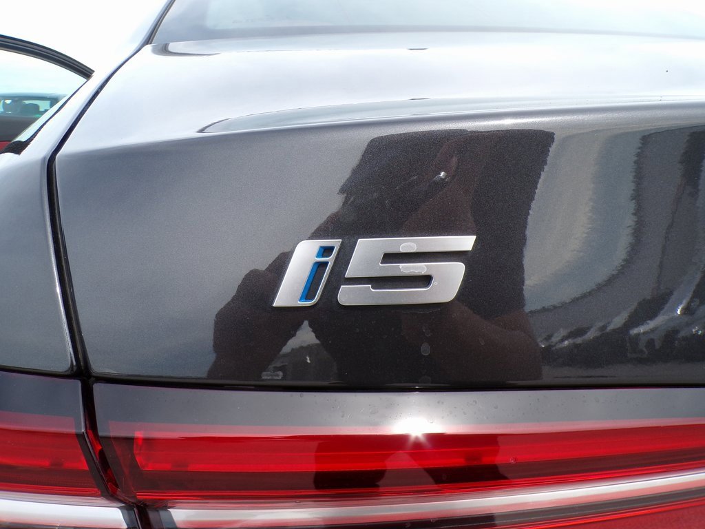 Certified 2025 BMW i5 xDrive40 w/ M Sport Package image 27