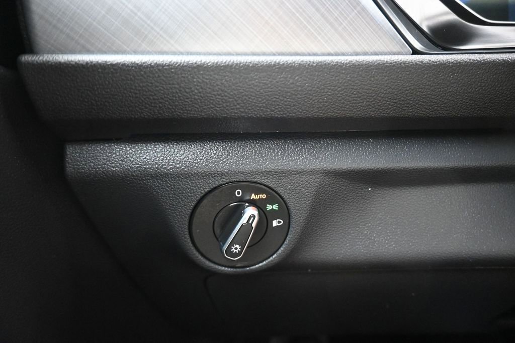 Used 2024 Volkswagen Jetta SE FWD image 28