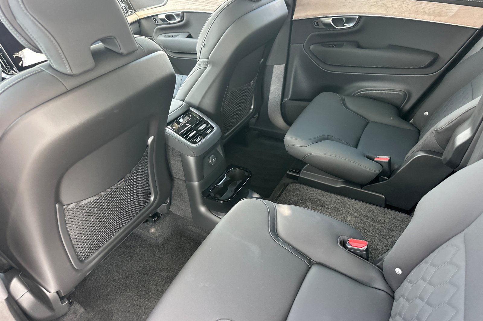 New 2026 Volvo XC90 T8 Plus w/ Protection Package AWD/4WD image 9