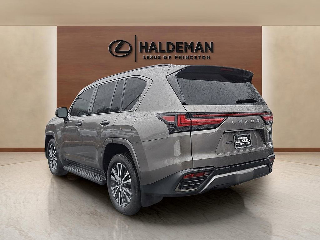 Used 2023 Lexus LX 600 4WD w/ Appearance Package image 4