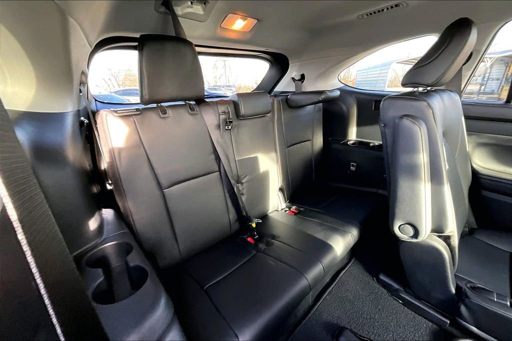 Used 2024 Toyota Highlander LE image 39