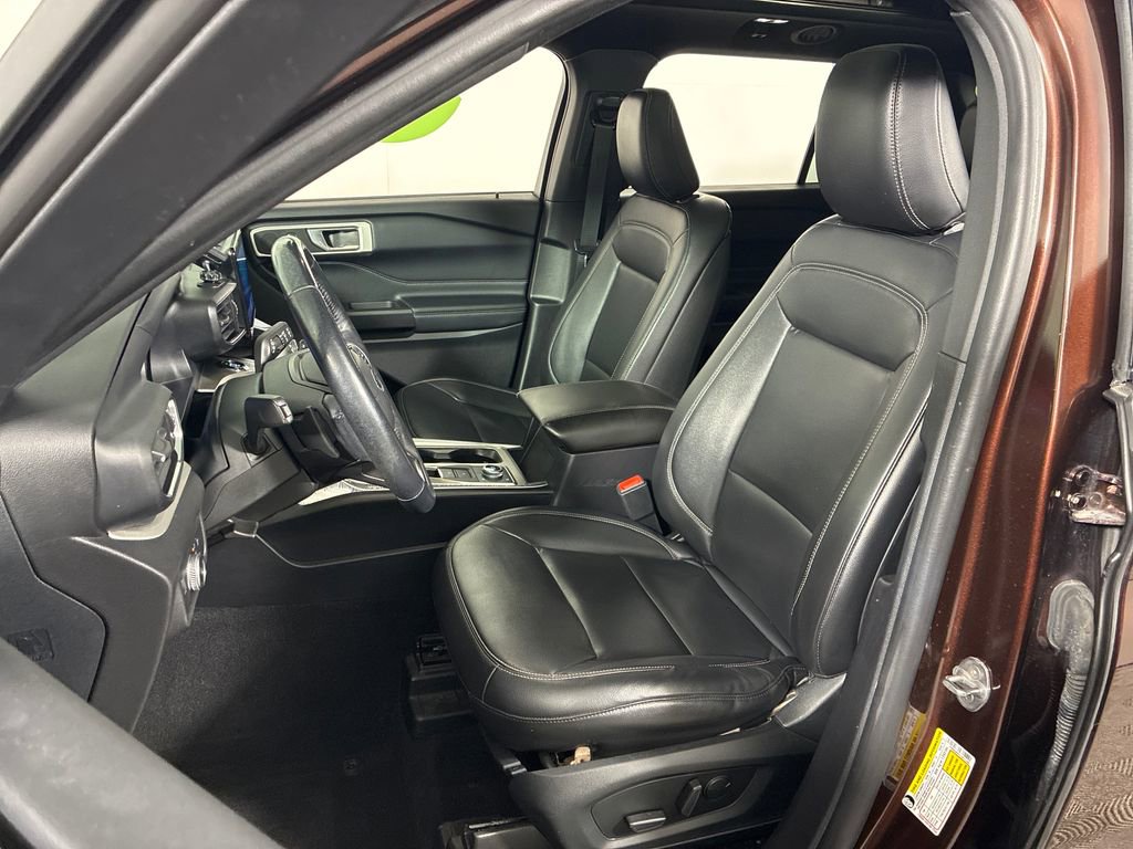 Used 2020 Ford Explorer XLT w/ Equipment Group 202A AWD/4WD image 23