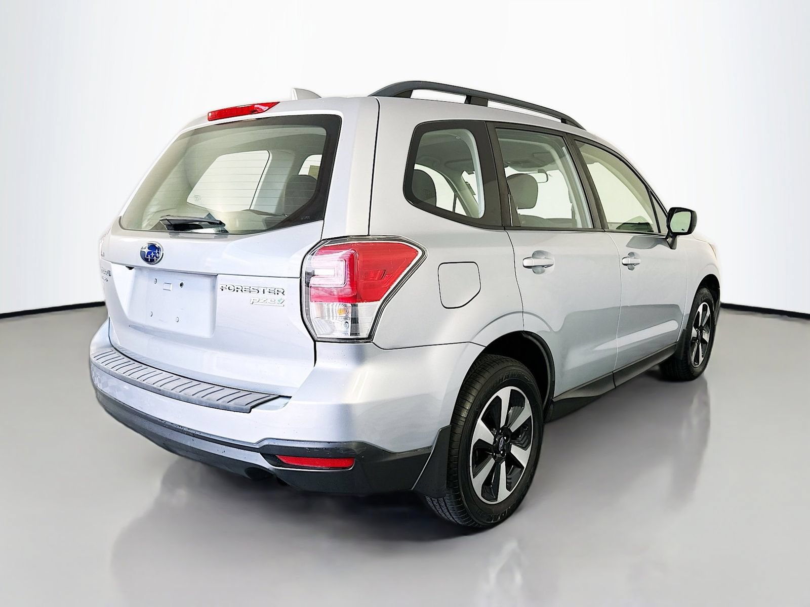 Used 2017 Subaru Forester 2.5i w/ Alloy Wheel Package AWD/4WD image 7