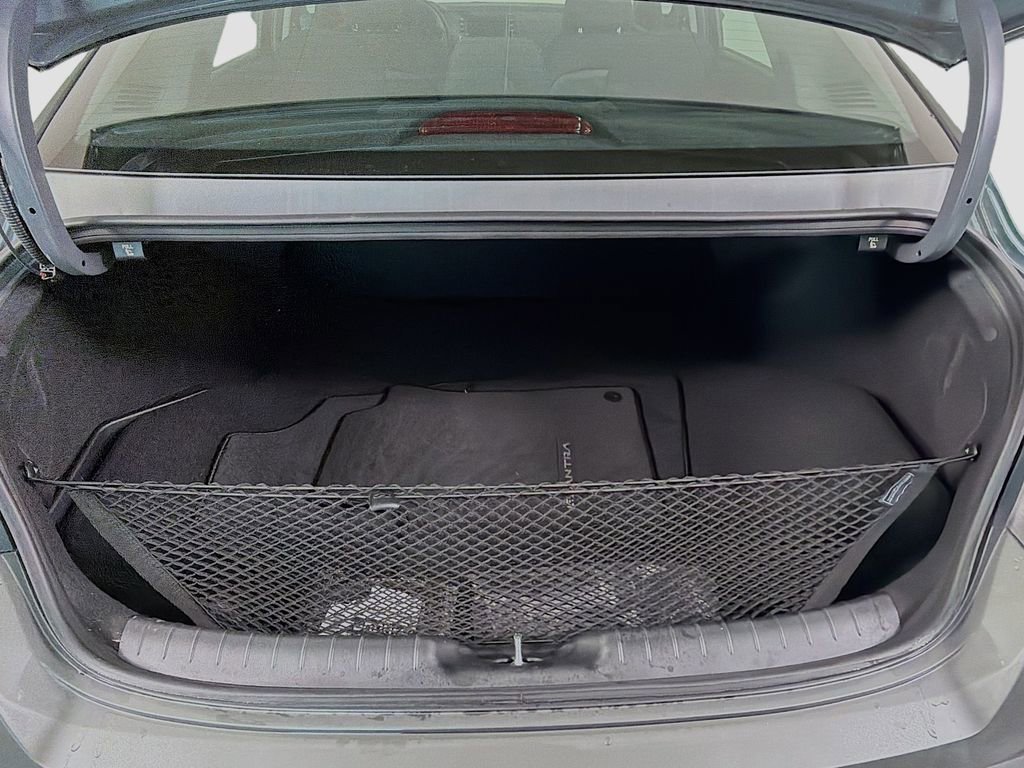 Used 2024 Hyundai Elantra SE image 25