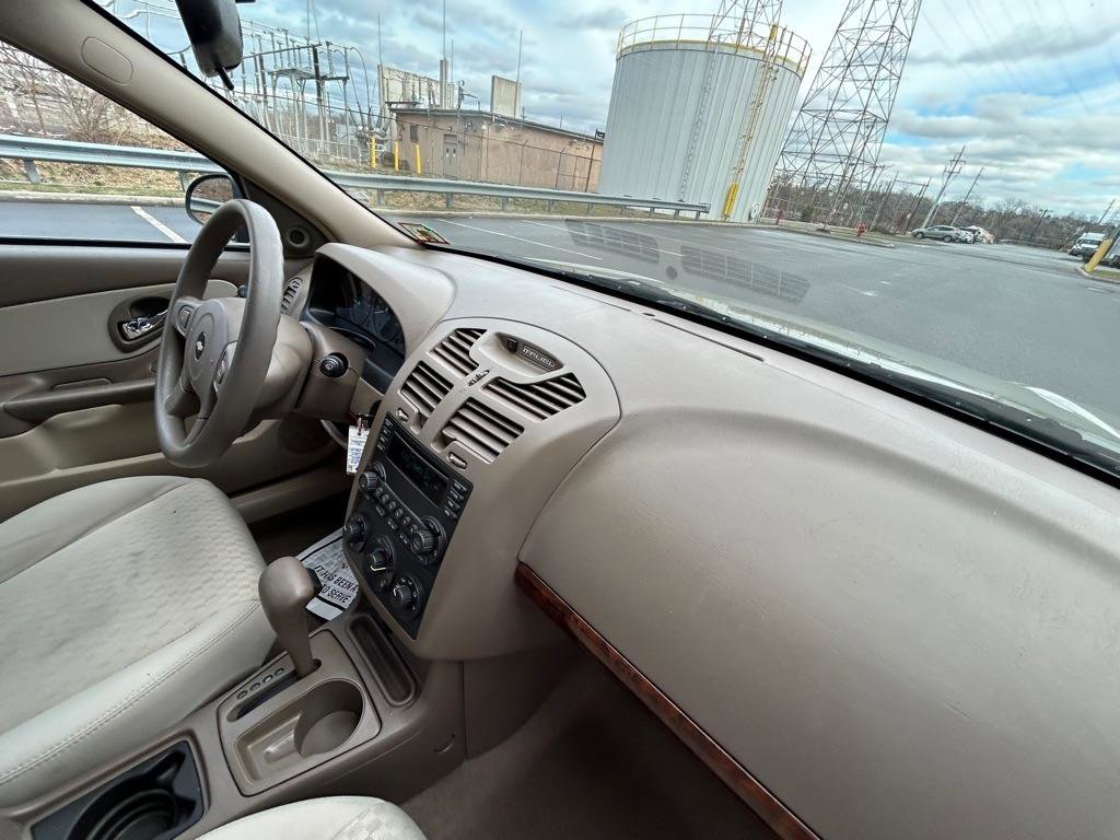 Used 2005 Chevrolet Malibu w/ Preferred Equipment Group image 40