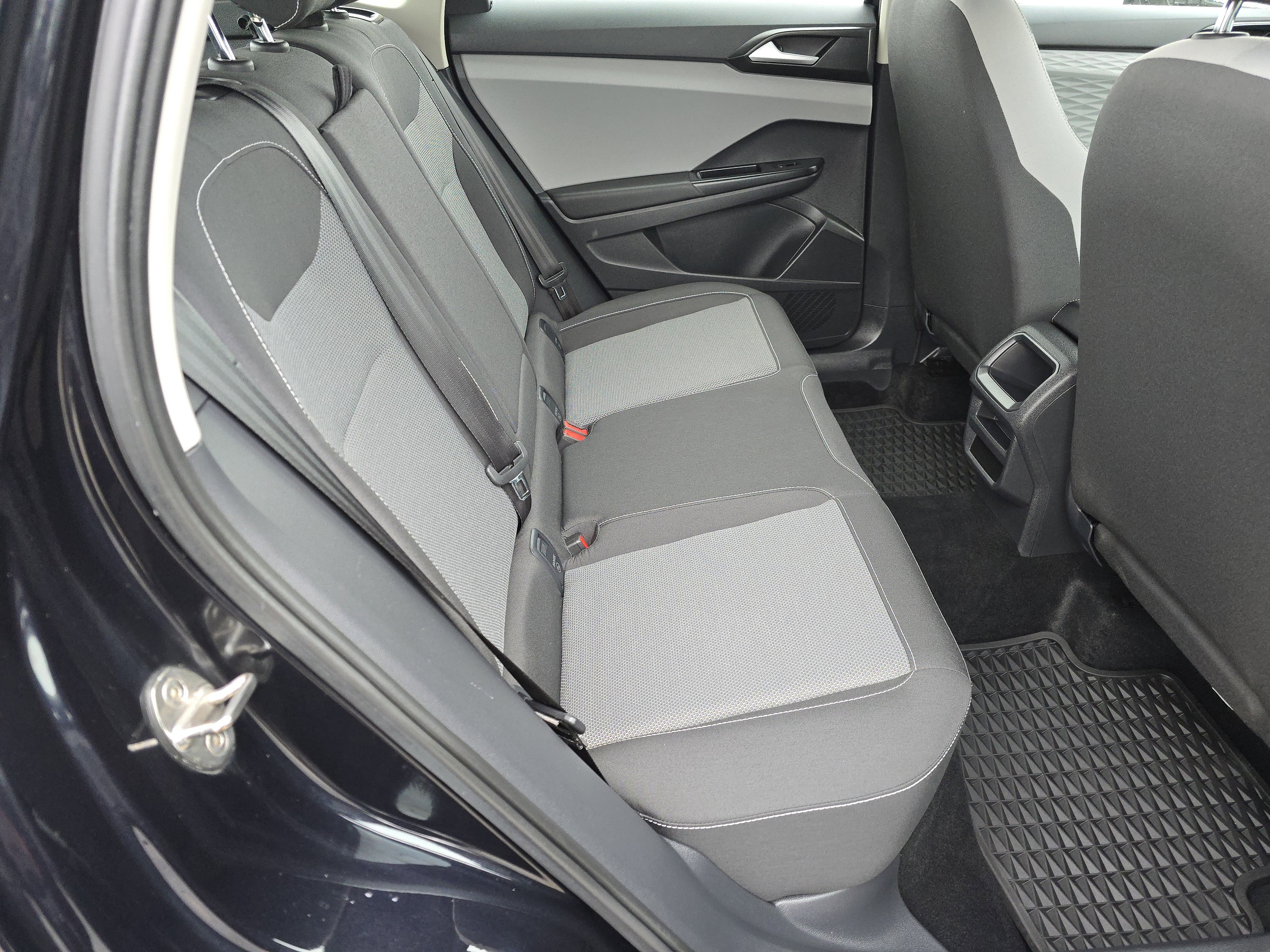 Certified 2022 Volkswagen Taos S image 17