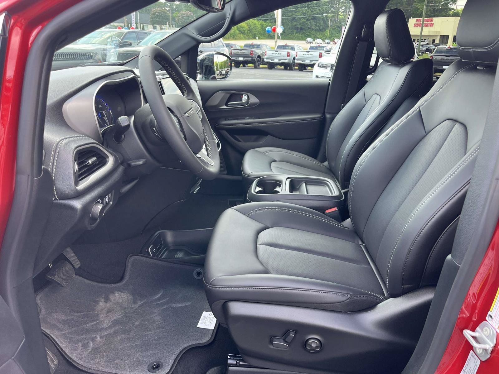 New 2027 Chrysler Pacifica Select FWD image 8