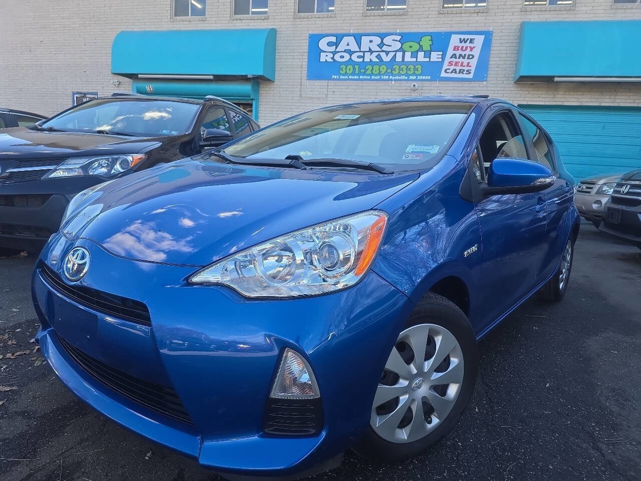 Used 2014 Toyota Prius C Three image 2