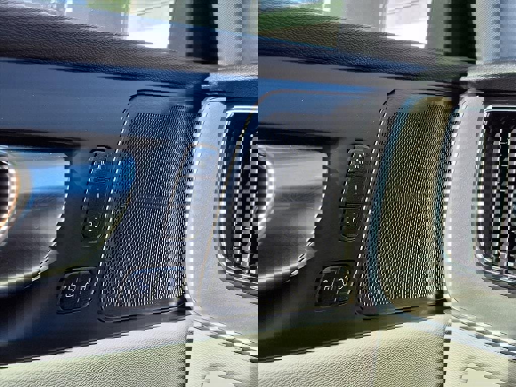 Certified 2023 Volvo XC60 B5 Plus image 31