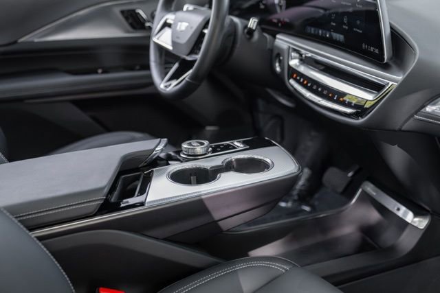 Used 2024 Cadillac Lyriq Tech RWD image 41