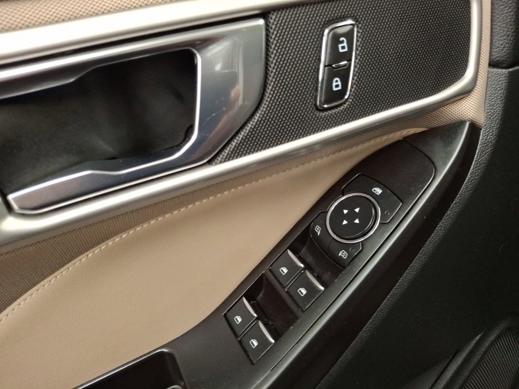 Used 2020 Ford Explorer XLT w/ Comfort Package image 15