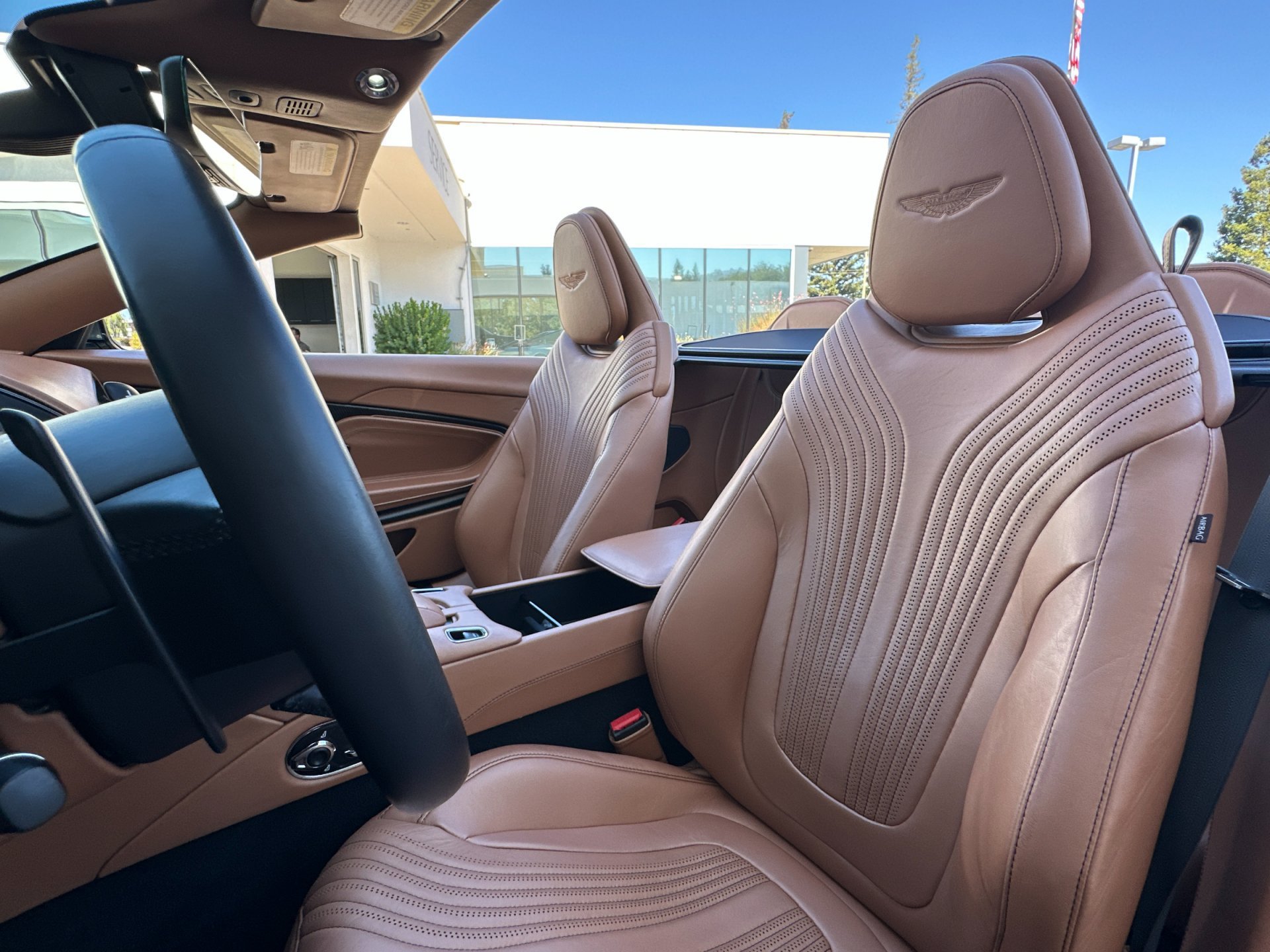 Used 2019 Aston Martin DB11 Volante RWD image 12