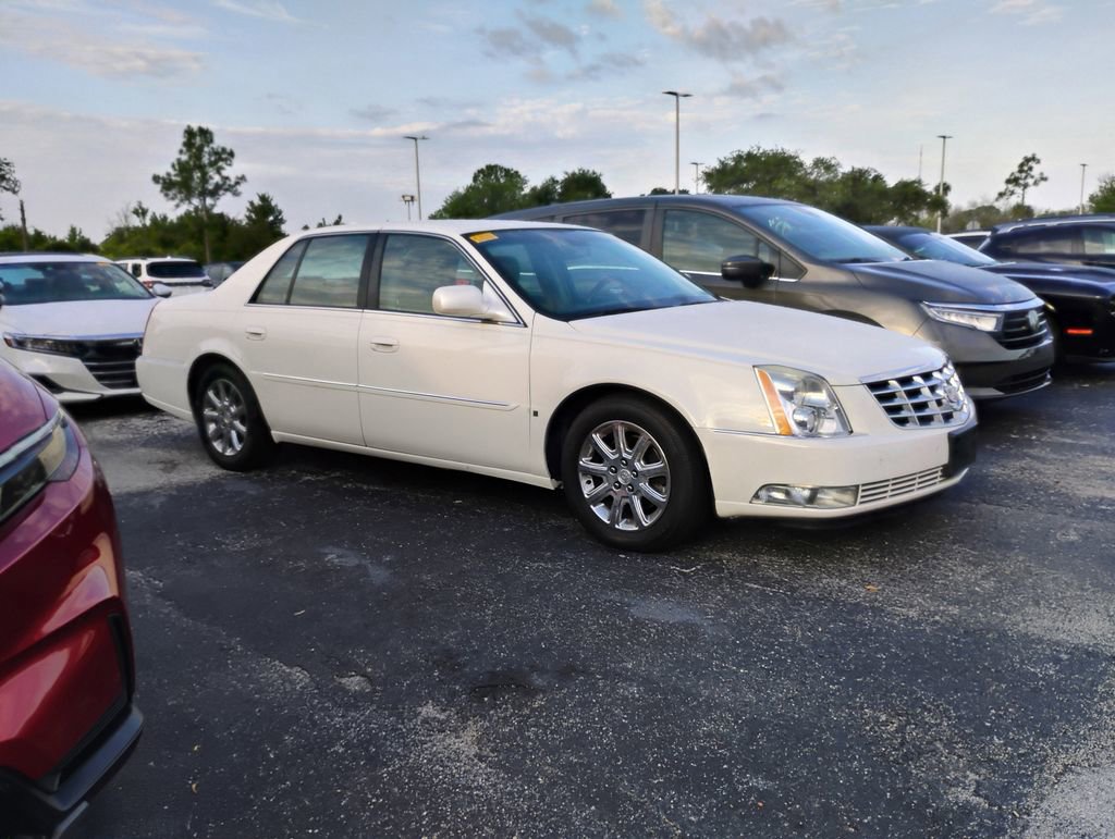 Used 2009 Cadillac DTS FWD image 2