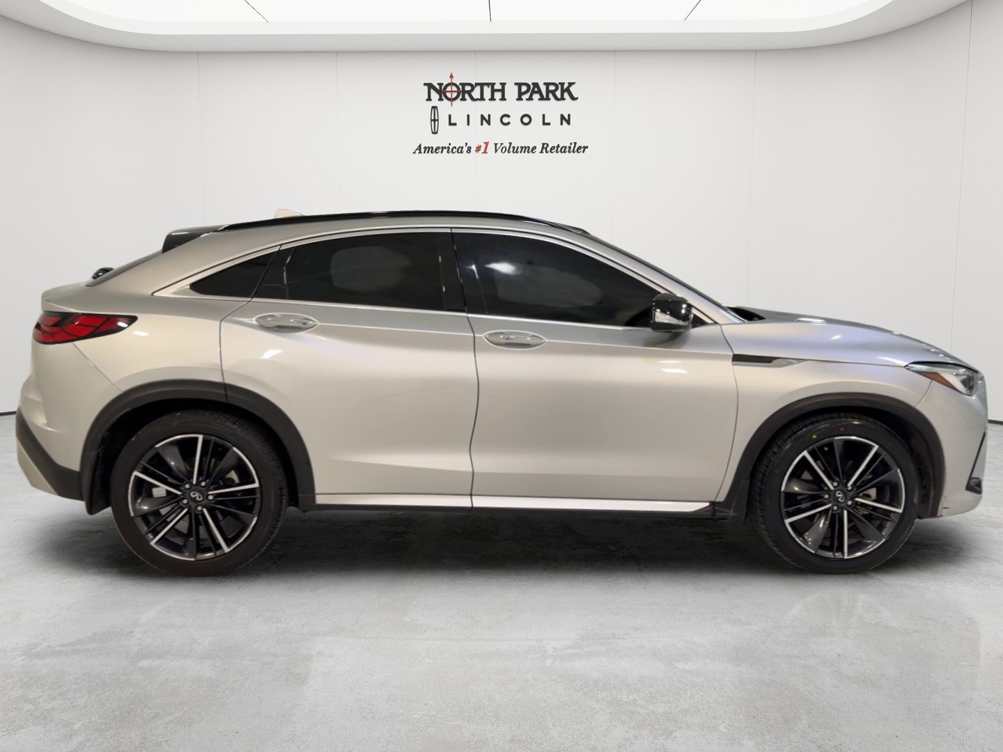 Used 2022 INFINITI QX55 Essential w/ Proassist Package AWD/4WD image 4