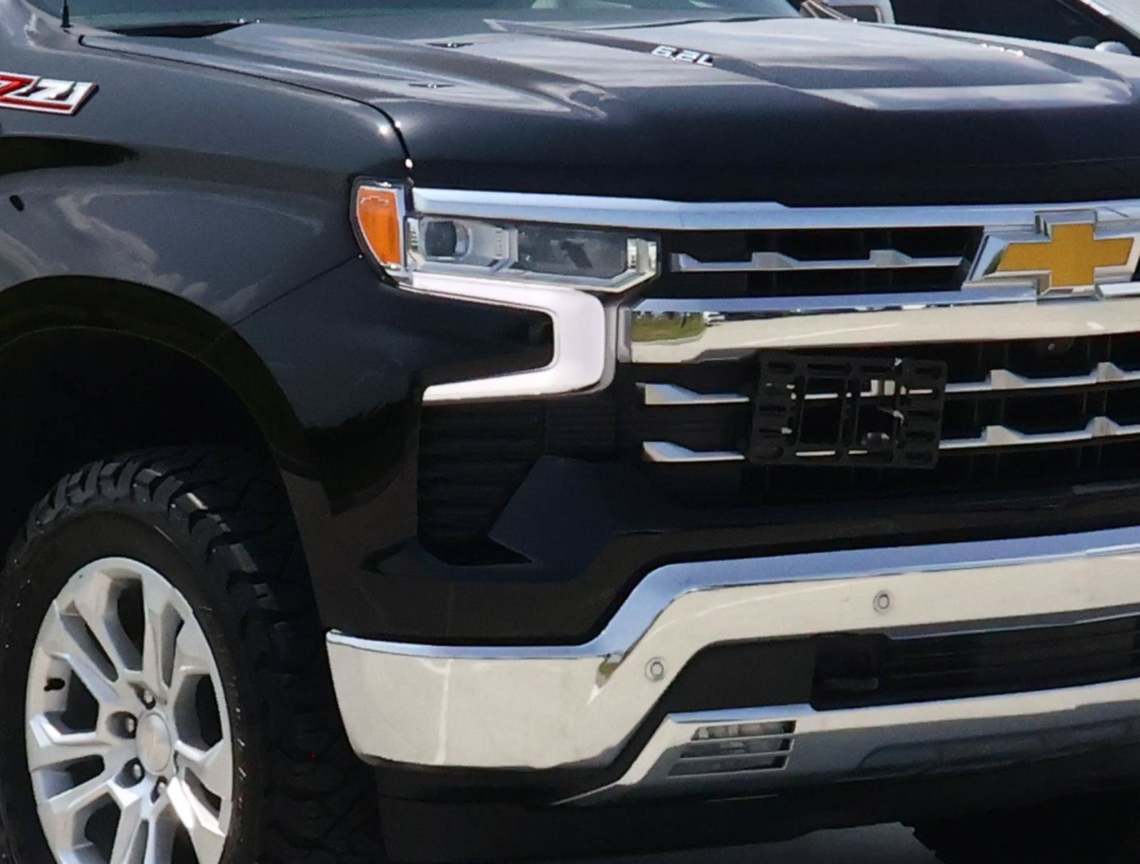 Used 2024 Chevrolet Silverado 1500 LTZ AWD/4WD image 7