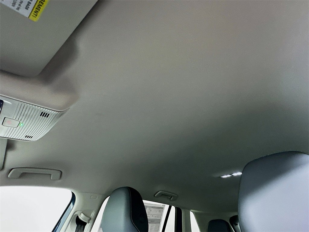 New 2025 Volkswagen Tiguan SE image 11