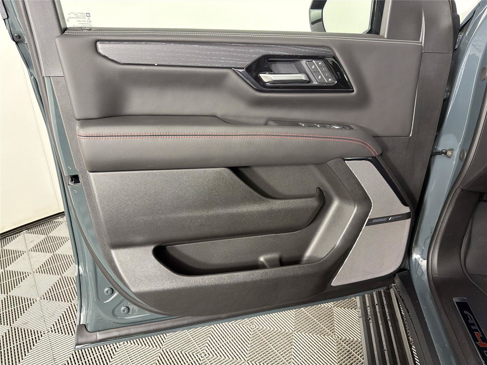 New 2026 GMC Yukon AT4 Ultimate AWD/4WD image 8