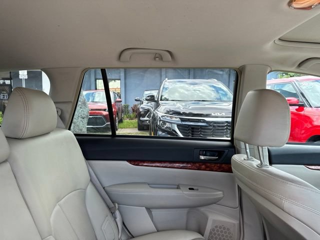 Used 2012 Subaru Outback 3.6R Limited w/ Moonroof Pkg AWD/4WD image 14