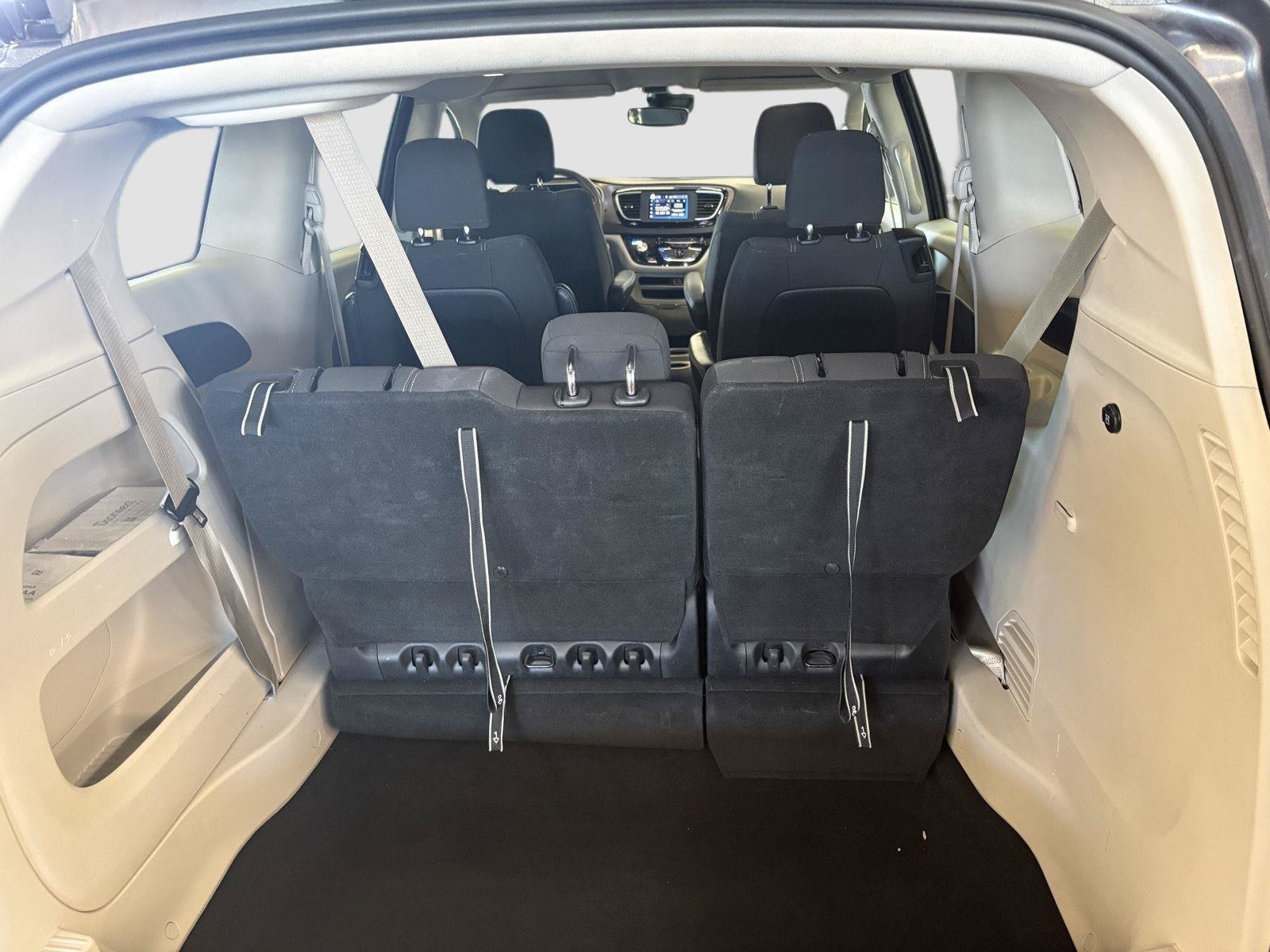 Used 2023 Chrysler Voyager LX FWD image 16