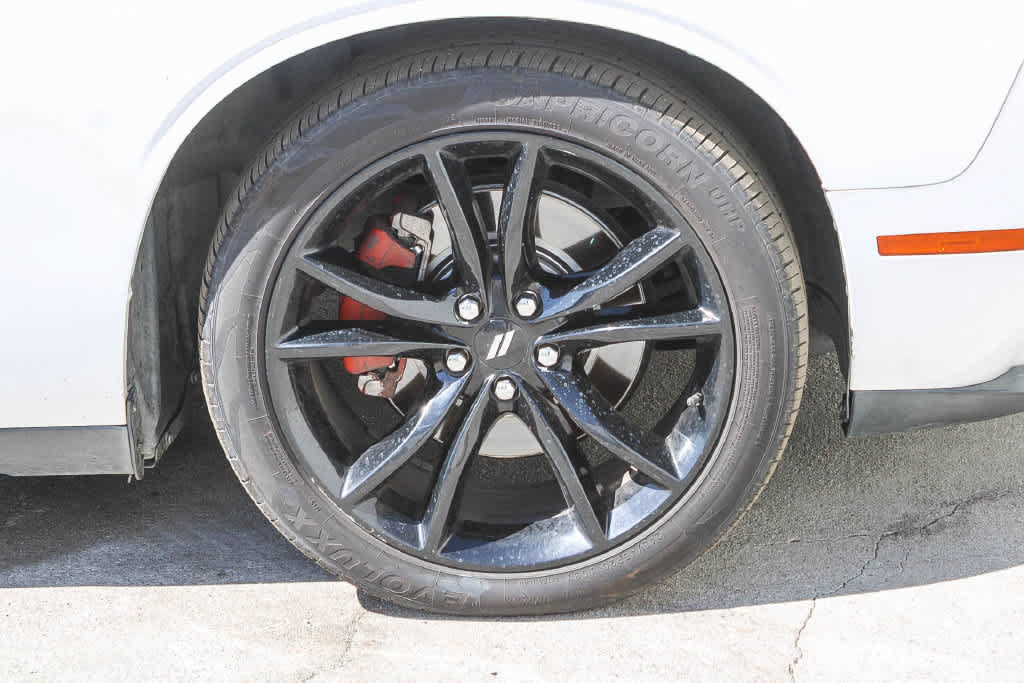 Used 2016 Dodge Challenger R/T Plus RWD image 9
