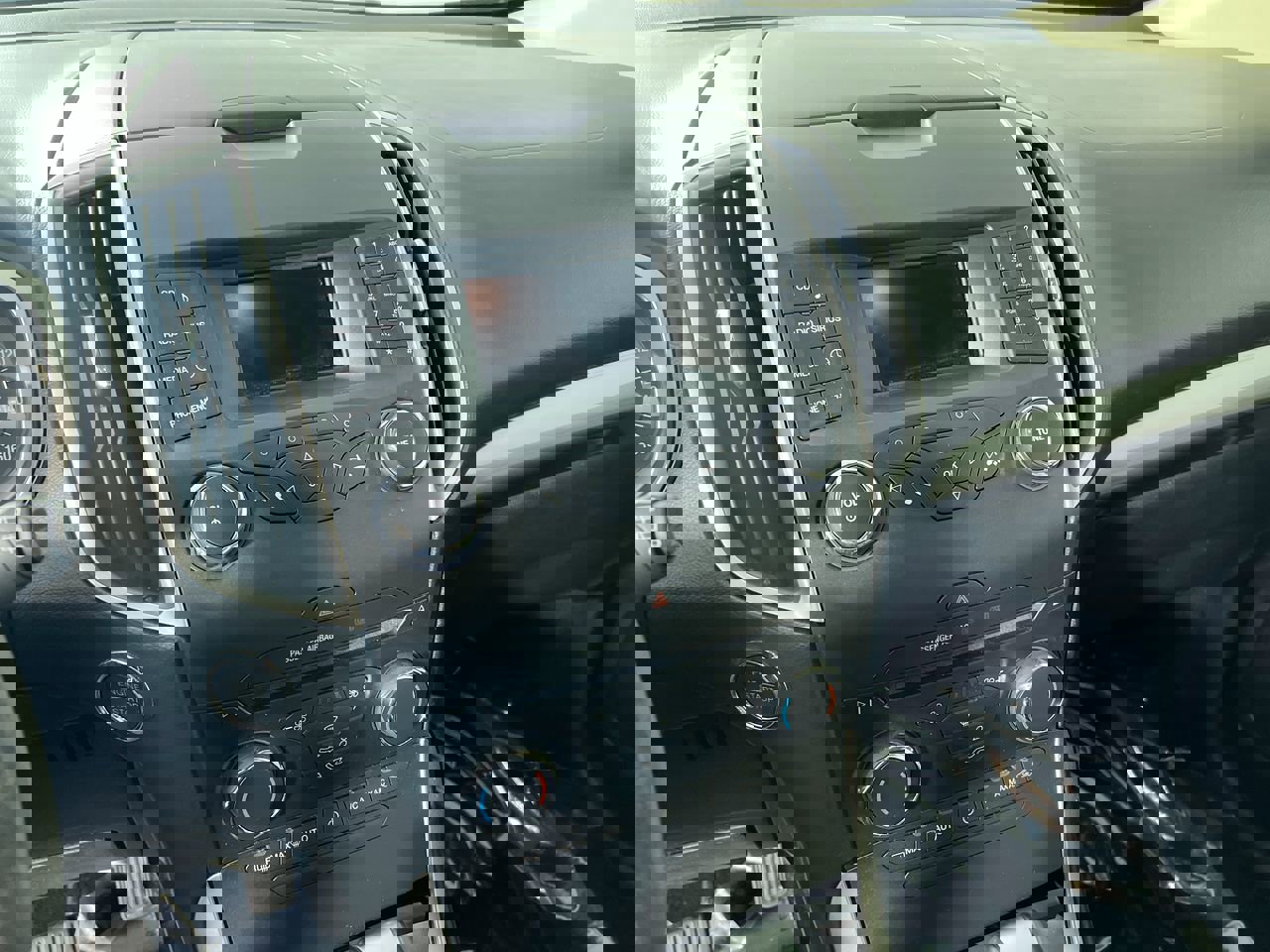 Used 2015 Ford Edge SEL image 28