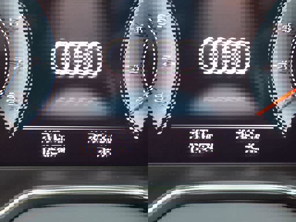 Used 2025 Audi Q5 2.0T Premium image 12