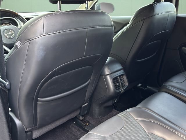 Used 2018 Jeep Cherokee Overland w/ Technology Group image 17