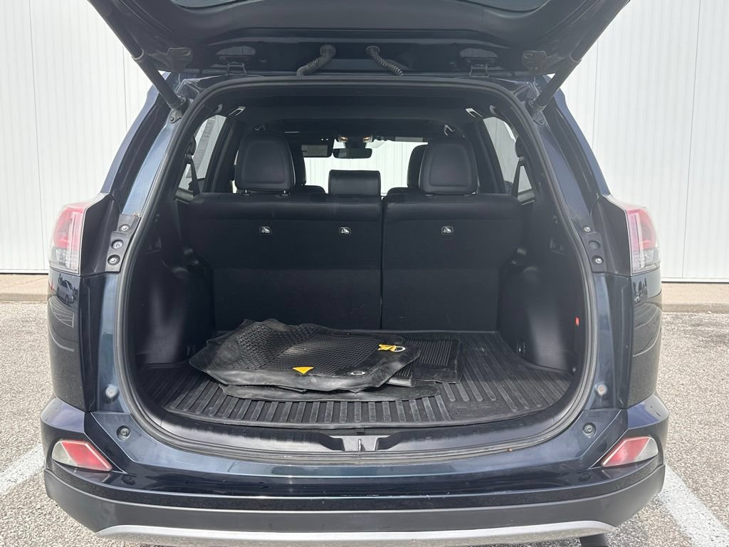 Used 2018 Toyota RAV4 SE w/ Power Extra Value Package AWD/4WD image 19
