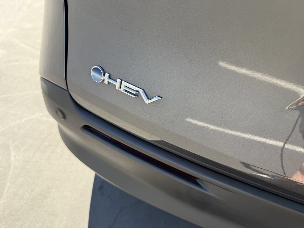 Used 2025 Toyota Sienna XLE FWD image 6