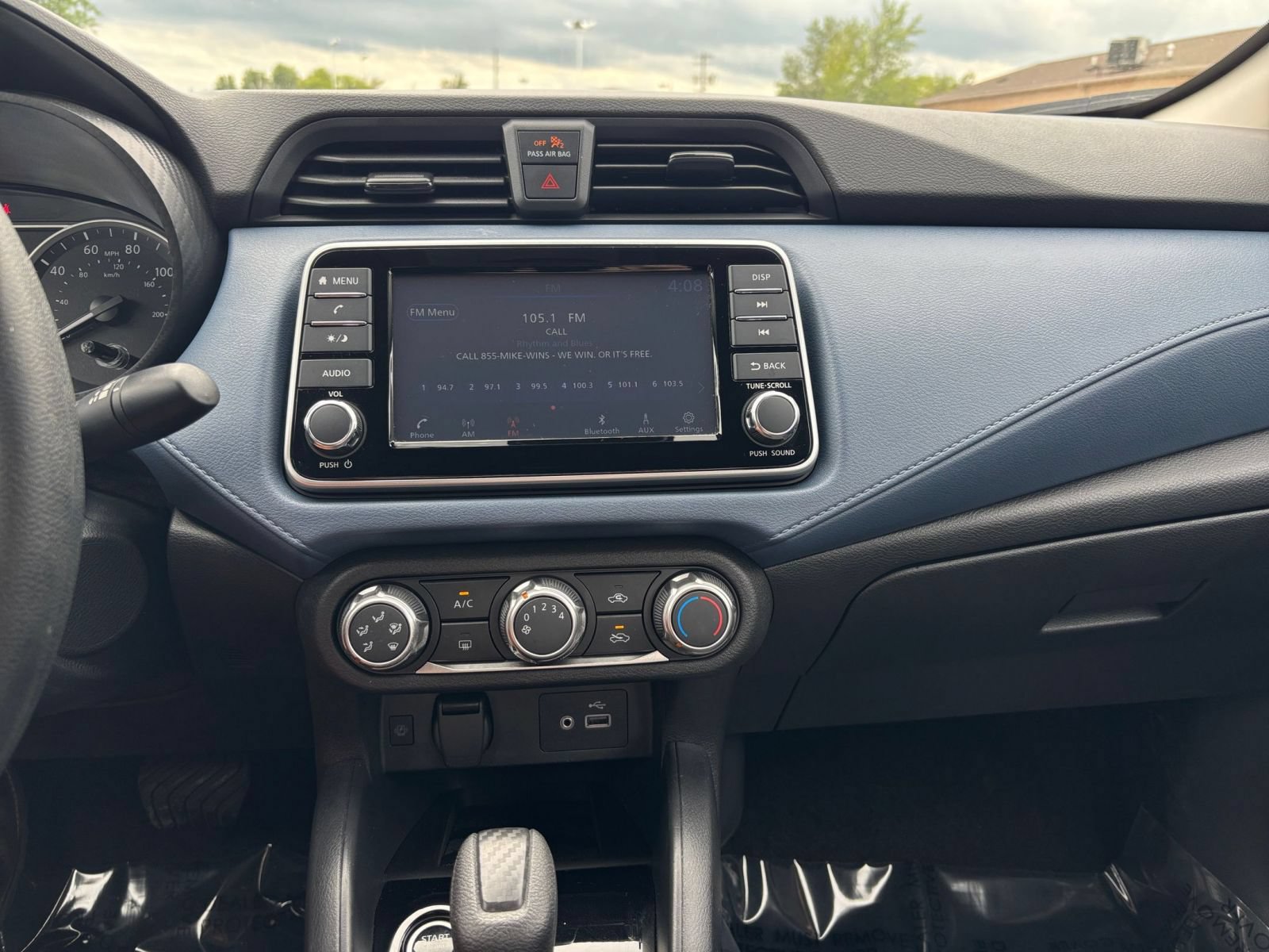 Used 2025 Nissan Versa SV FWD image 17