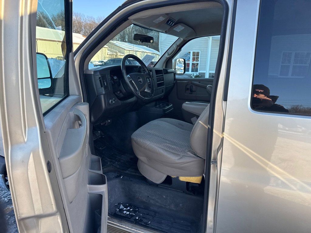 Used 2008 GMC Savana 3500 G3500 w/ LT Preferred Equipment Group image 9