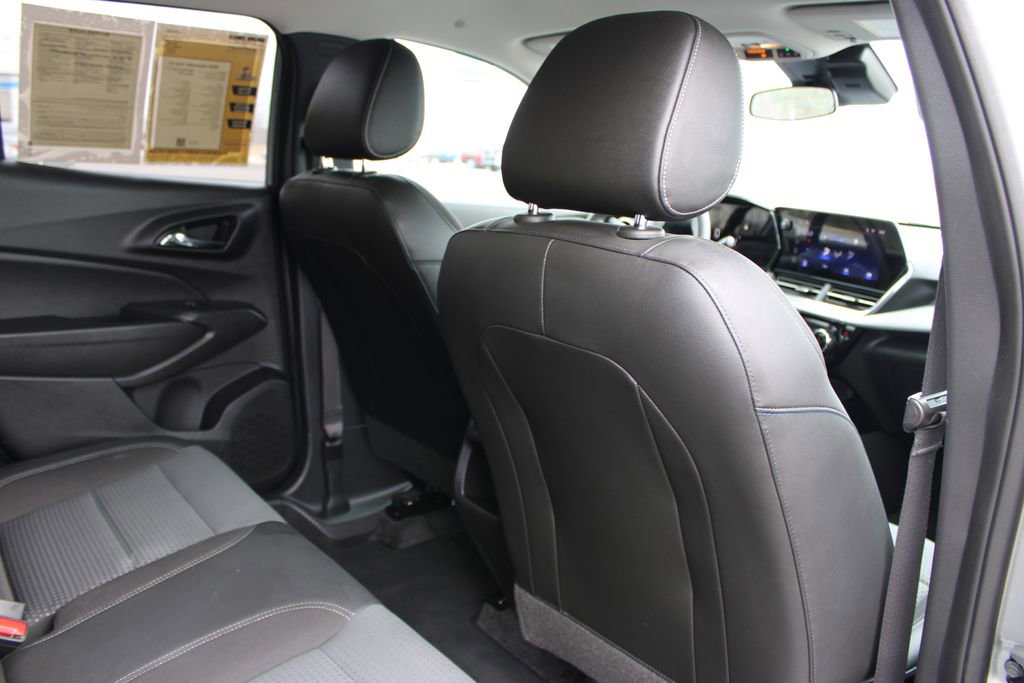 Used 2025 Chevrolet Trax LT image 28