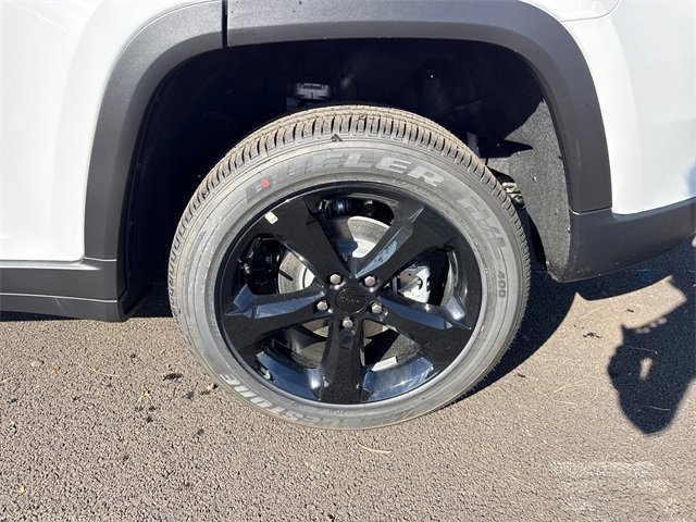 New 2025 Jeep Grand Cherokee Altitude image 5