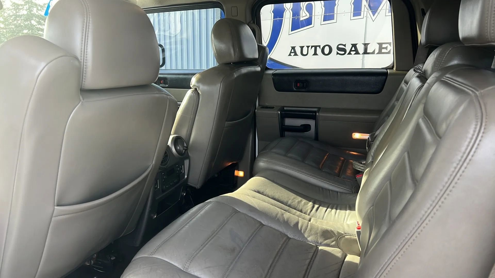 Used 2004 HUMMER H2 w/ Preferred Equipment Group image 13