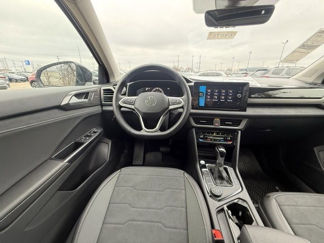 New 2026 Volkswagen Taos SE image 11