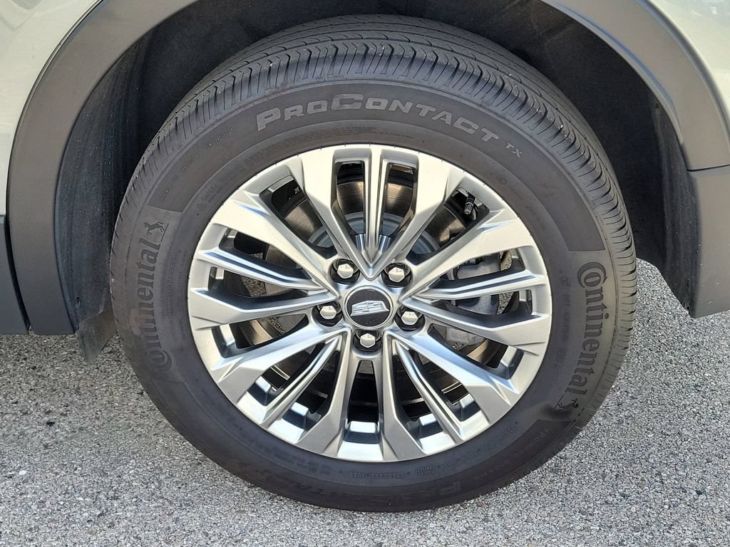 Used 2025 Cadillac XT4 Premium Luxury FWD image 13