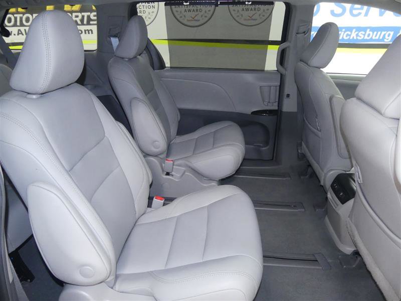 Used 2019 Toyota Sienna XLE w/ XLE Navigation Package image 23