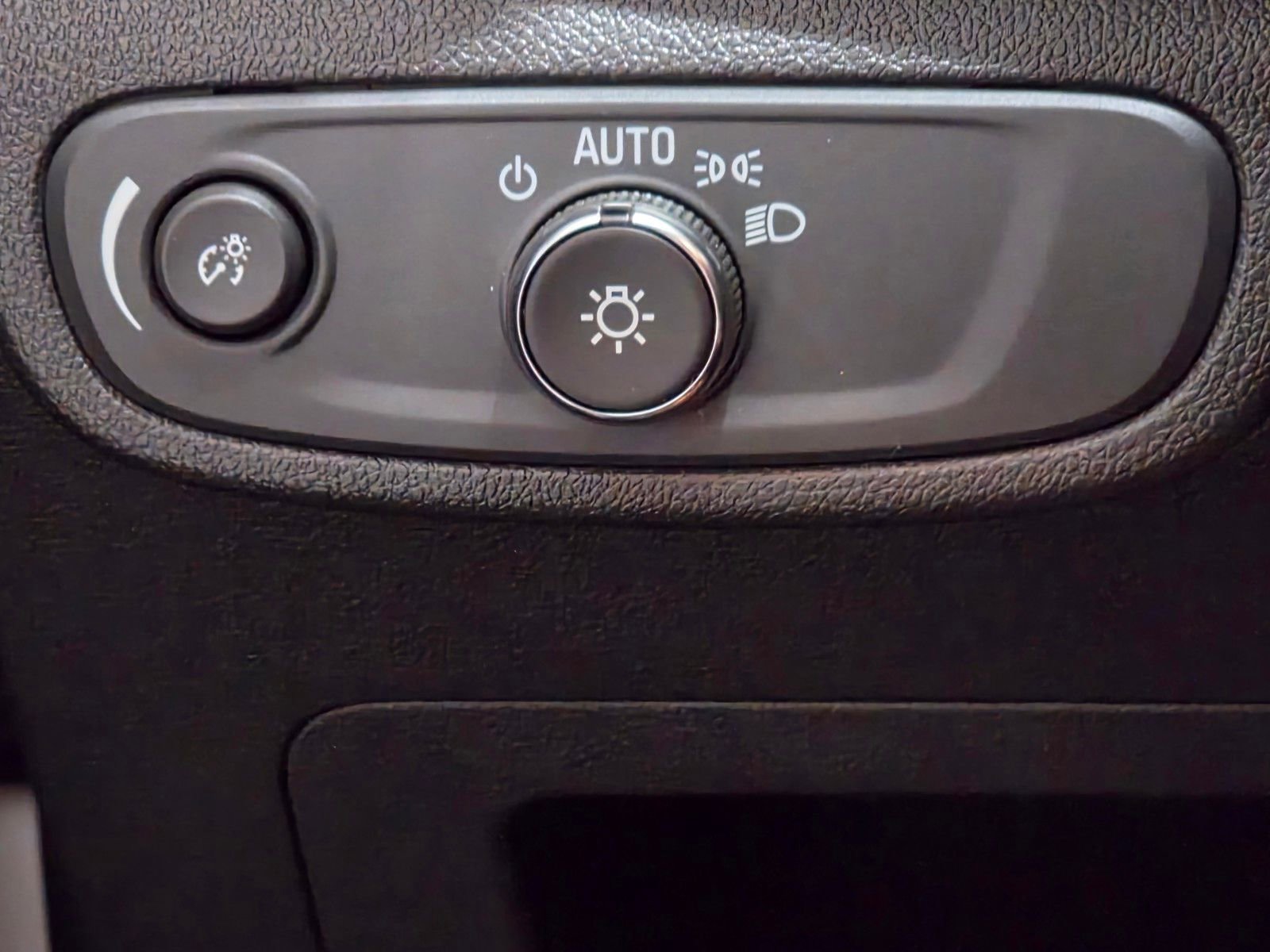 Used 2024 Chevrolet TrailBlazer LT w/ Convenience Package image 34