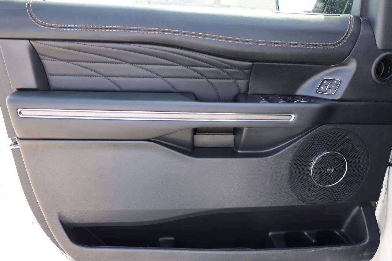 Used 2023 Ford Expedition Platinum image 12