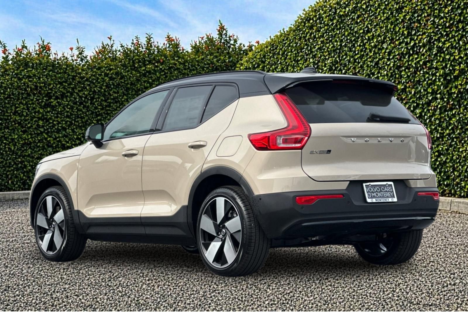 New 2026 Volvo EX40 Plus w/ Climate Package AWD/4WD image 4