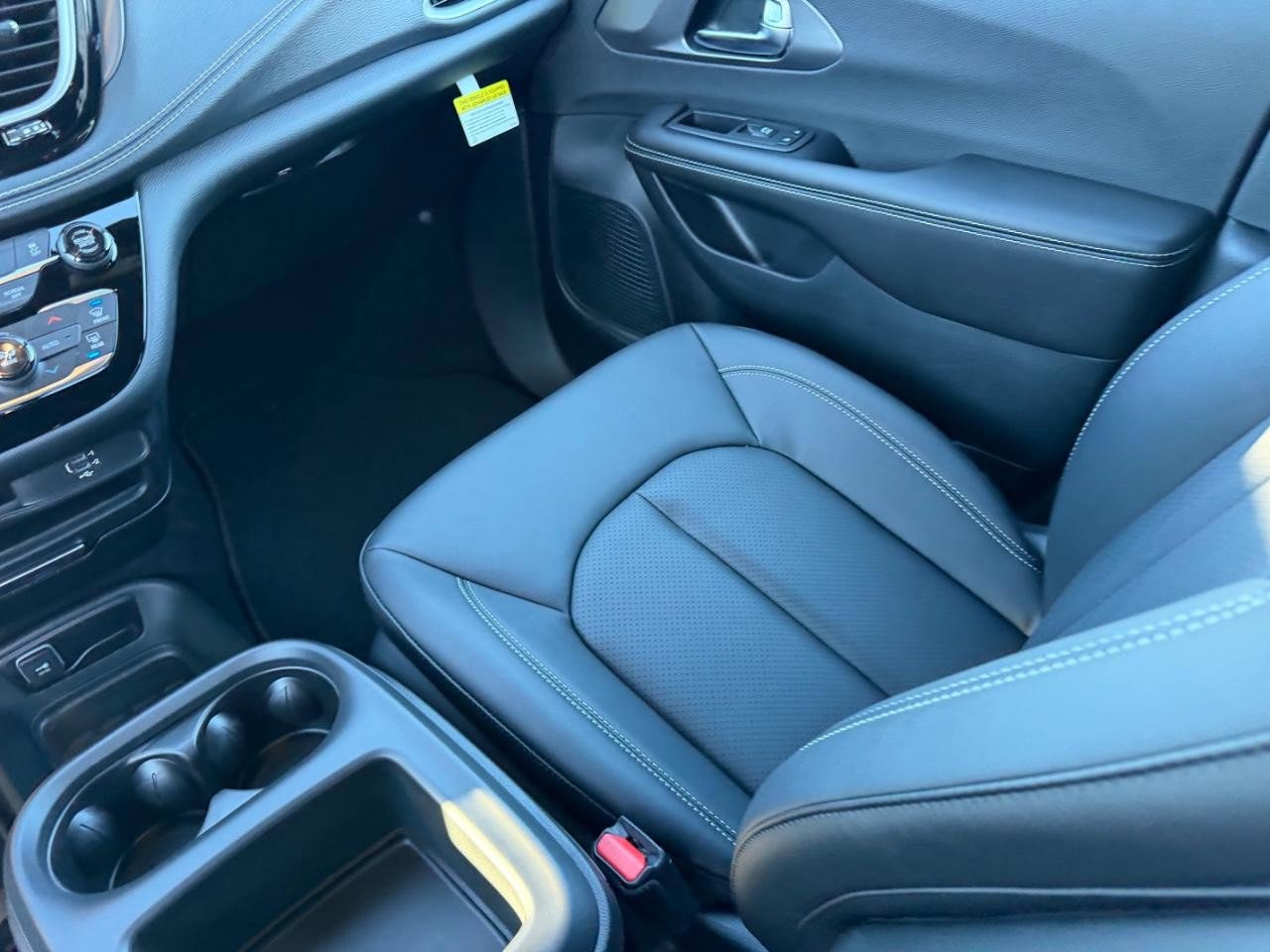 New 2026 Chrysler Pacifica Select FWD image 20